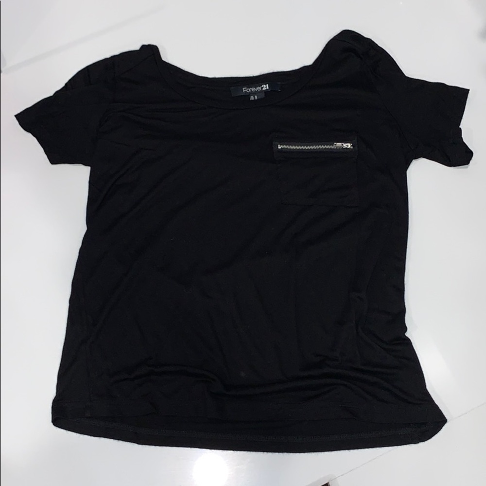 Black short sleeve tee
